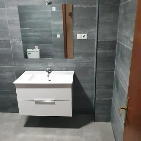 Piso Grande Amplio Grandes Grupos 4 2 Banos,asc 4ac Y Wifi *